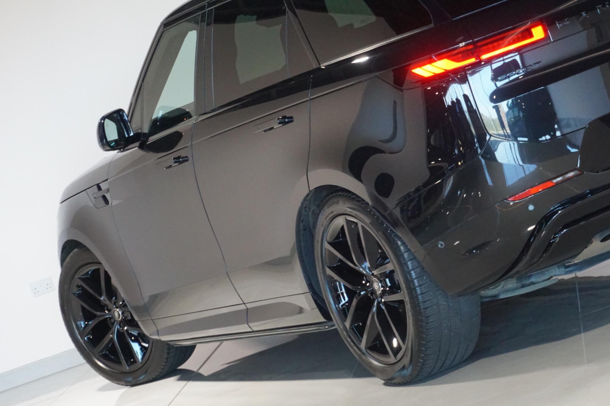 Land Rover Range Rover Sport 3.0 D300 MHEV Dynamic SE SUV 5dr Diesel Auto 4WD Euro 6 (s/s) (300 ps)